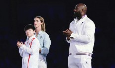 米兰体育平台登录入口-神奇一幕：球员们的高超球技让对手望尘莫及