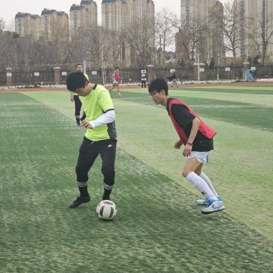 绝对目标：足球赛事中团队配合默契