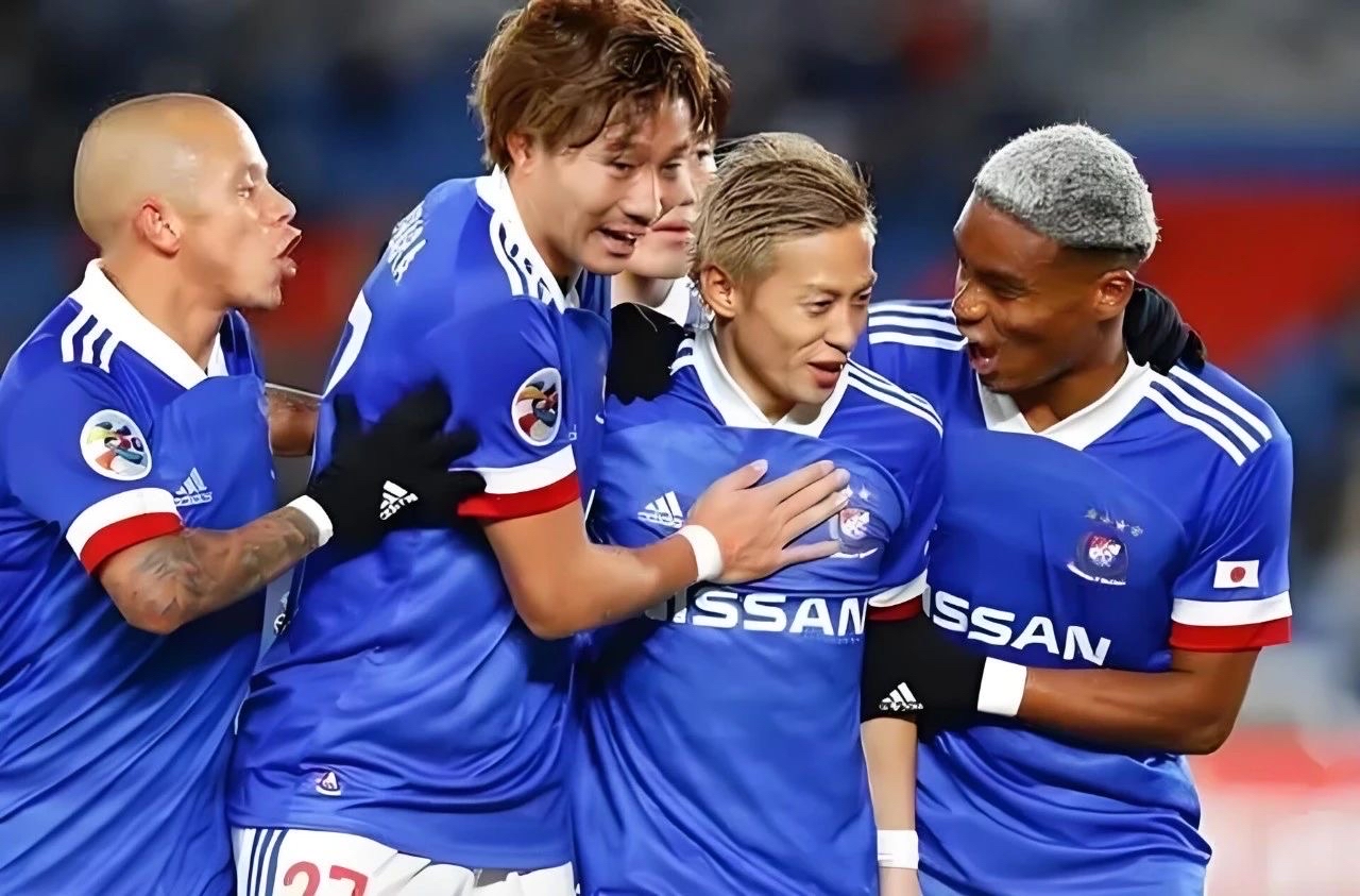 横浜FC力克对手，锁定淘汰赛席位的简单介绍